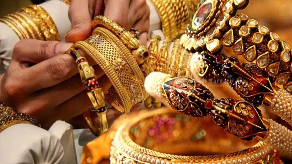 गोल्ड-सिल्वर में बड़ी गिरावट! 4 दिन में सोना 4118 रुपये टूटा, निवेशकों के लिए क्या संकेत?