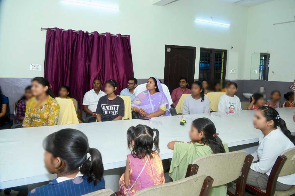 मंत्री लक्ष्मी राजवाड़े ने बालिका गृह की बेटियों के साथ सुनी ‘मन की बात’ ’