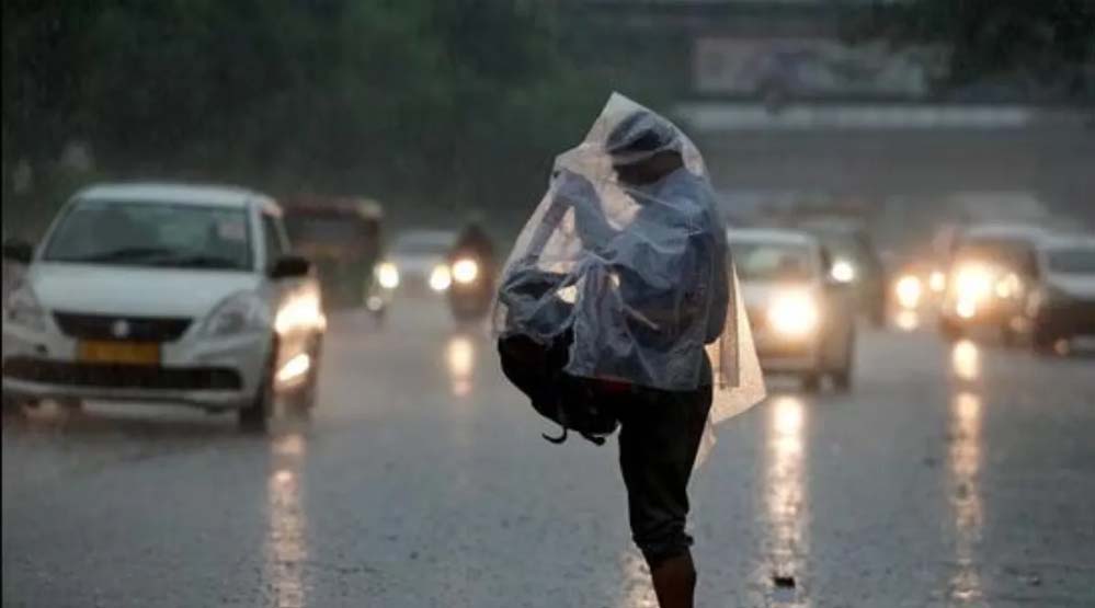 IMD का बड़ा अलर्ट: 18 राज्यों में बारिश-आंधी का कहर, 83 Km/h की रफ्तार से चलेगी हवा