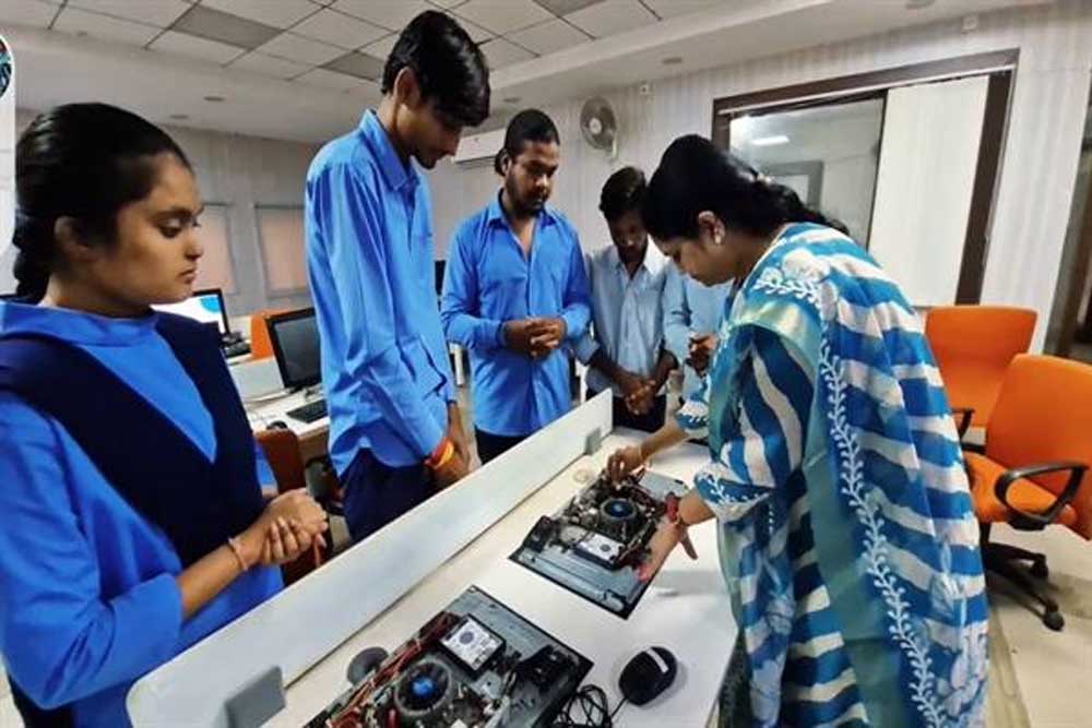 मंत्री टेटवाल ने प्रशिक्षण अधिकारियों को दी बधाई