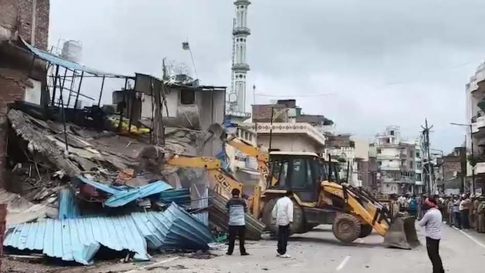 वाराणसी में अवैध निर्माण के खिलाफ कार्रवाई तेज, जायका रेस्टोरेंट पर VDA का एक्शन