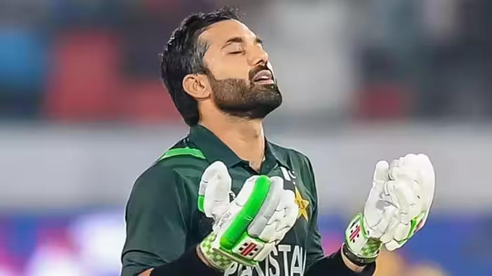 सट्टेबाजी जांच के बीच रिजवान की पुरानी फोटो ने बढ़ाई मुश्किलें, बेटिंग ऐप को लेकर उठे सवाल