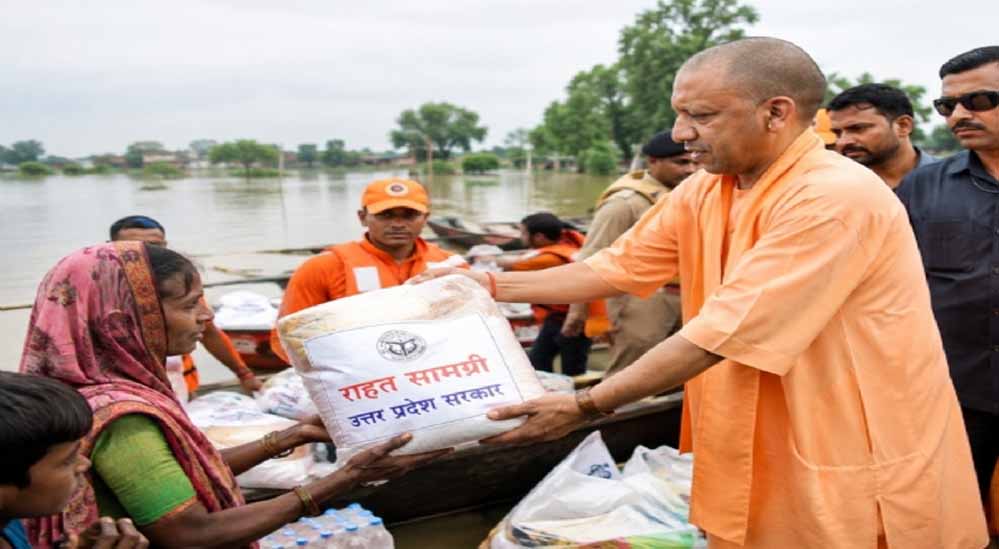 यूपी में बाढ़ से निपटने के लिए योगी सरकार अलर्ट, 21 हजार से ज्यादा लोगों का सुरक्षित रेस्क्यू