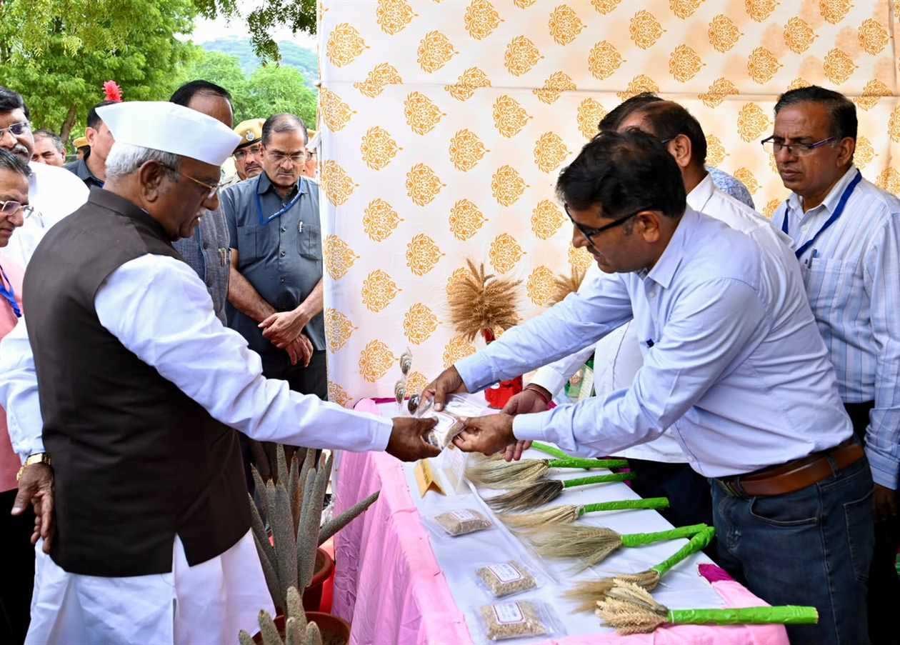 कृषि शिक्षा और नशामुक्ति पर राज्यपाल बागडे का जोर, कर्ण नरेंद्र कृषि विश्वविद्यालय में मनाया स्थापना दिवस