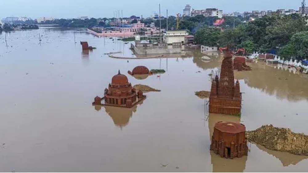 बाढ़ से बिहार की 2000 KM ग्रामीण सड़कें प्रभावित, 3800 चापाकल-नल योजनाएं भी डूबीं