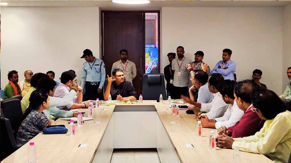 ढाई साल बाद बदले काशी विश्वनाथ मंदिर के CEO विश्वभूषण मिश्र