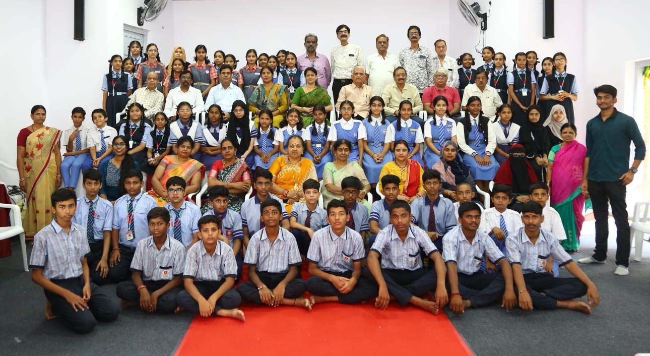 एनएमडीसी द्वारा सरकारी विद्यालयों के विद्याथियों के लिए  हिंदी निबंध लेखन एवं हिंदी वाक् प्रतियोगिताओं का आयोजन