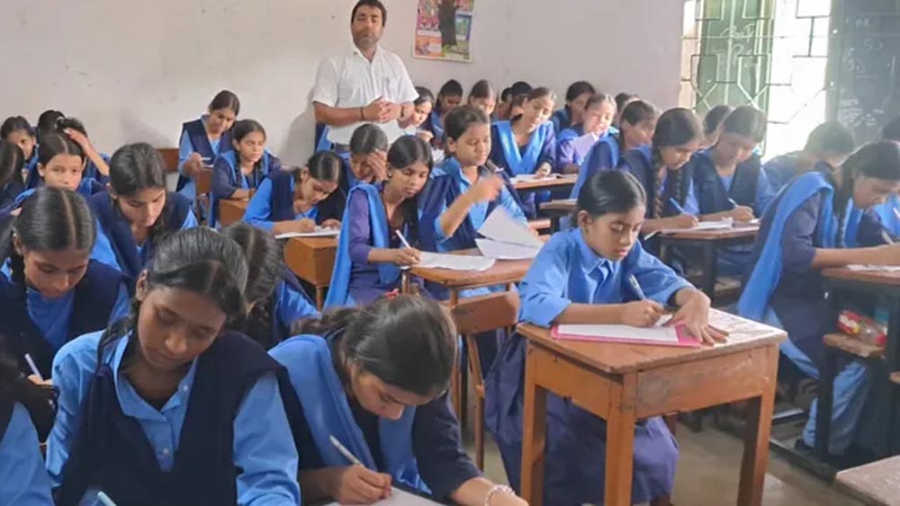 बिहार के स्कूलों में बदला परीक्षा पैटर्न, दो घंटे में पेपर पूरा करना बच्चों के लिए चुनौती