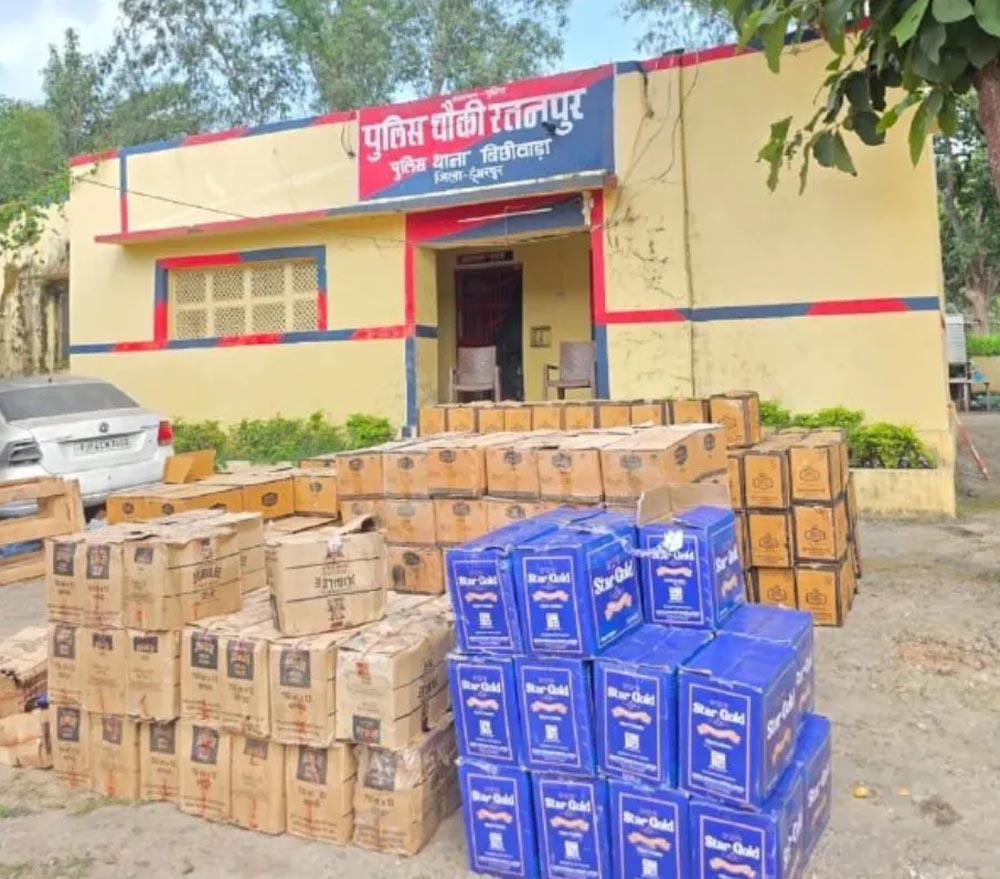 डूंगरपुर में शराब तस्करी का बड़ा खुलासा, वाशिंग मशीनों के पीछे छिपे मिले 395 कार्टन