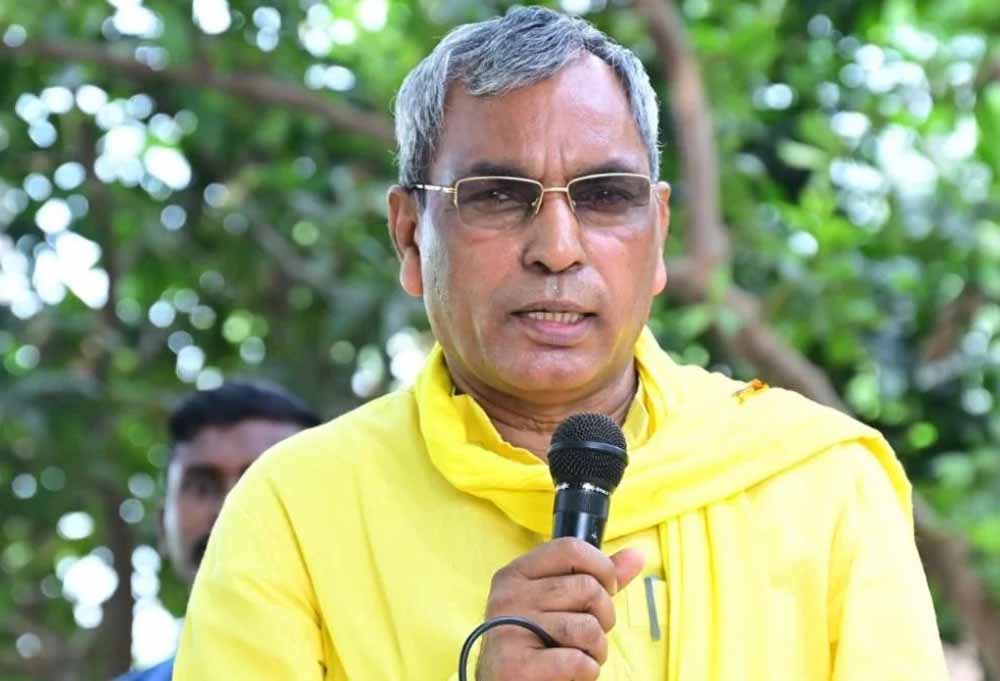 पार्टी के बाद शिवपाल से छिना लोहिया ट्रस्ट, अखिलेश यादव पर राजभर-कश्यप ने साधा निशाना