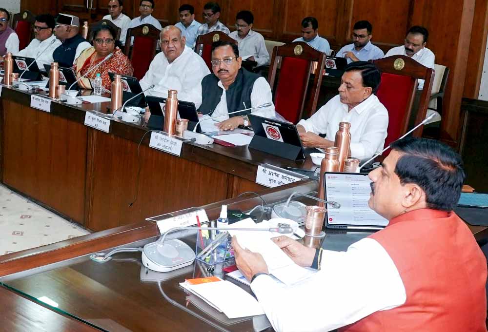 CM मोहन की कैबिनेट बैठक में बड़े फैसले, 25 से शुरू होगी मुख्यमंत्री सुगम बस सेवा; 7500 से ज्यादा छात्राओं को मिलेगी स्कूटी