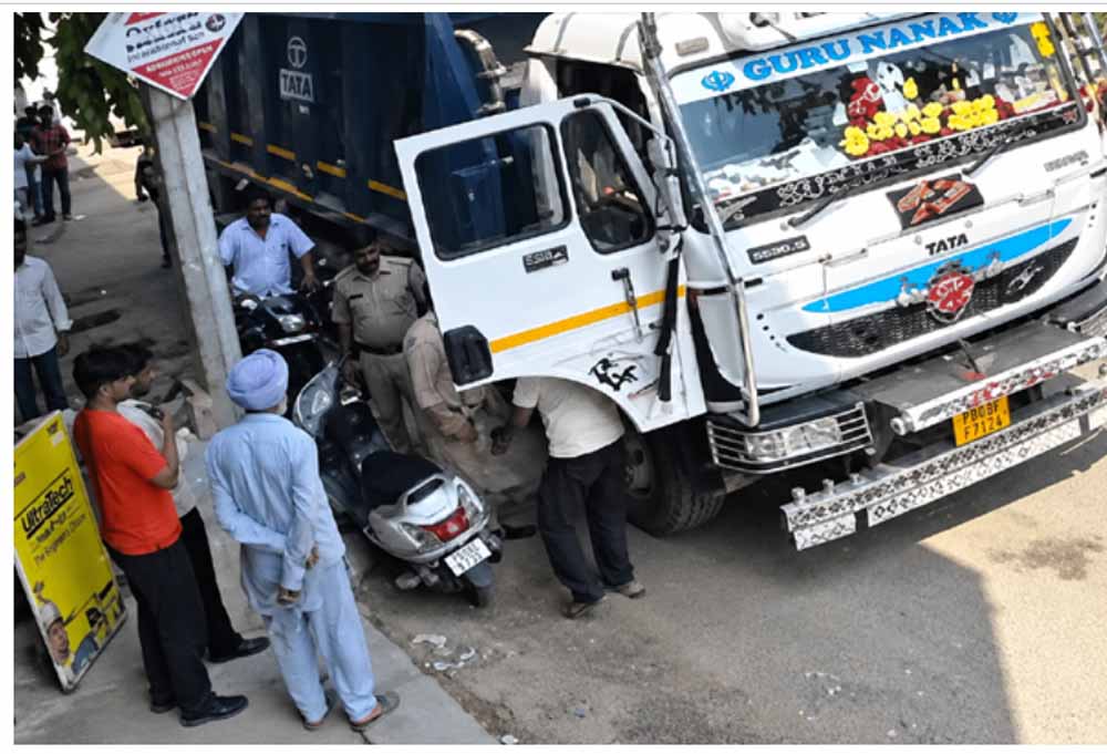 विधायक की गाड़ी को साइड न मिलने पर ट्रक ड्राइवर की पिटाई, AAP MLA पर थप्पड़ मारने का आरोप