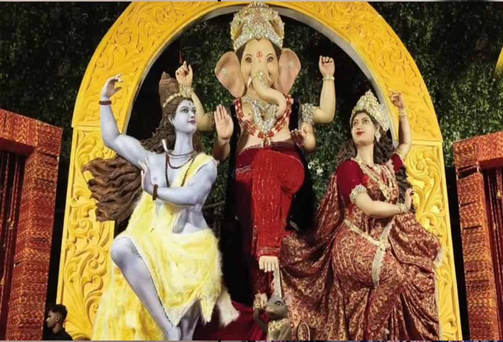 कचहरी चौक में सजा भव्य गणेश दरबार, 100 फीट के पंडाल में गणेश संग बालाजी और जगन्नाथ के दर्शन