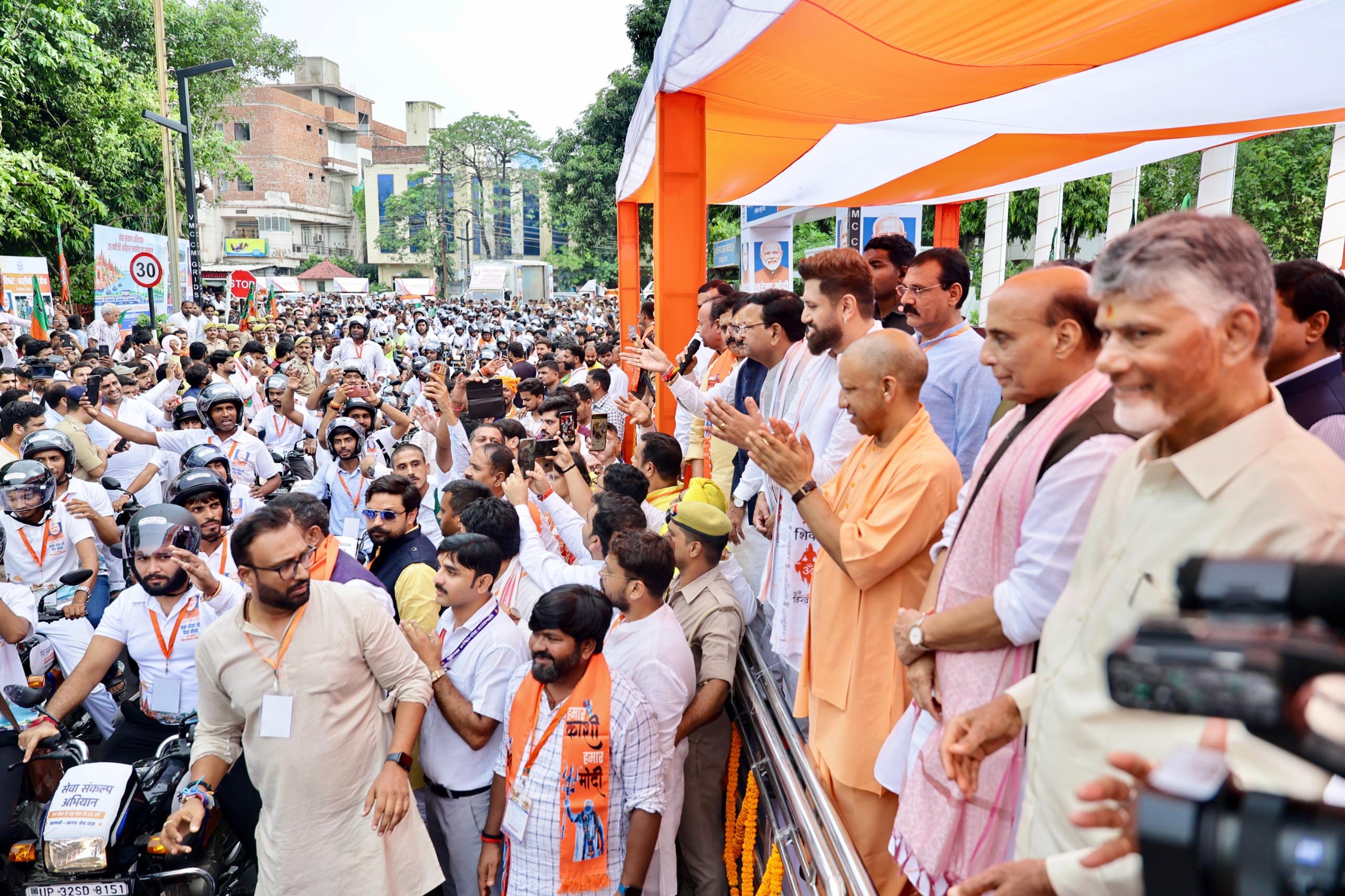 प्रधानमंत्री नरेंद्र मोदी के 76वें जन्मदिवस पर रक्षा मंत्री व मुख्यमंत्री ने काशी में किया ‘सेवा संकल्प अभियान’ का शुभारंभ