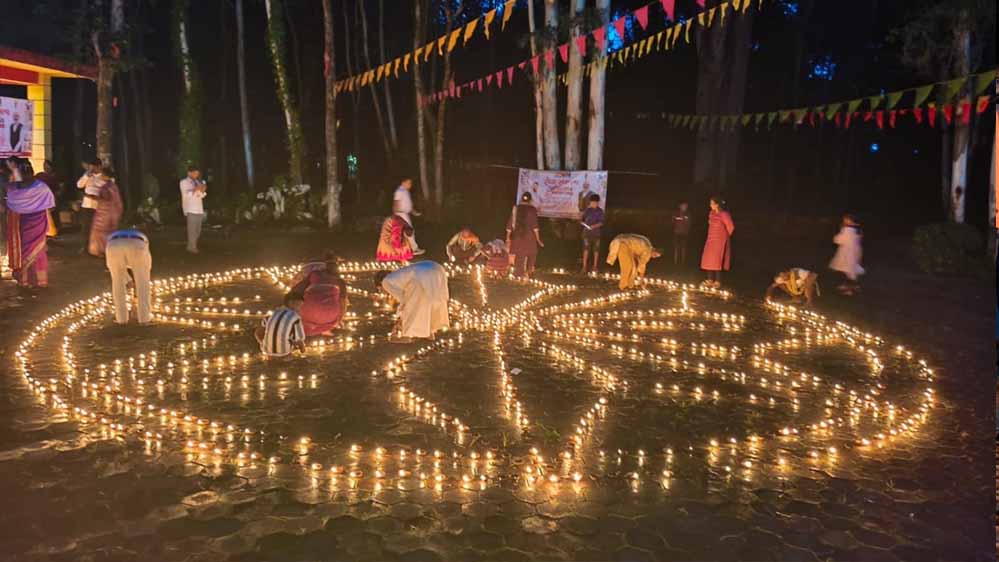 आशीर्वाद का दीया’ से जगमगाया रायगढ़, सिंदूर पार्क में 40 हजार से ज्यादा दीपों से रोशन हुआ शहर