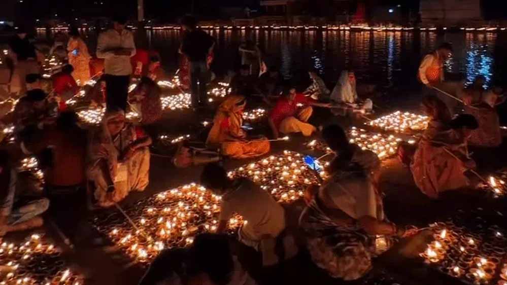 महाकाल की नगरी उज्जैन के नाम नया विश्व रिकॉर्ड, 33,27,125 दीपों से जगमगाया शहर