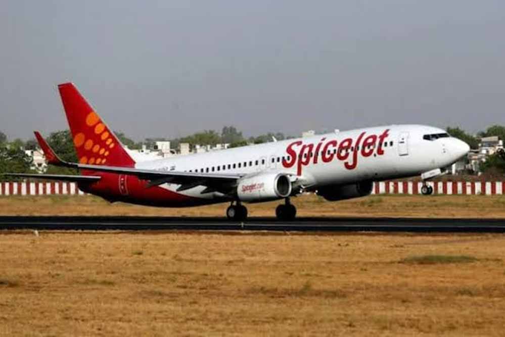 SpiceJet Flight Delay: दिल्ली से 5 उड़ानों में देरी, 500 से ज्यादा यात्री परेशान