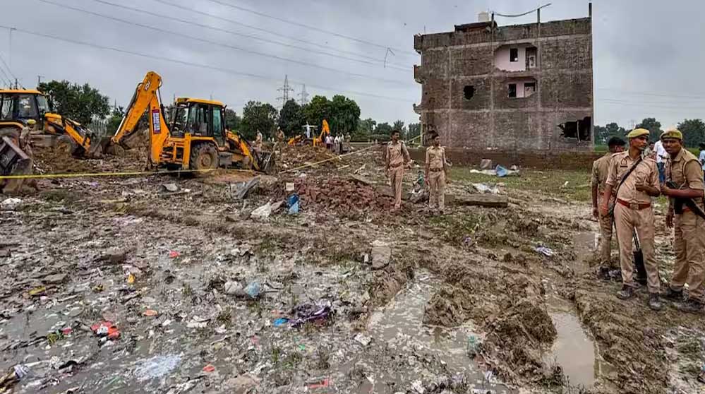 कौशांबी ब्लास्ट में बढ़ी मृतकों की संख्या, 15 लोगों की मौत के बाद 9 पुलिसकर्मियों पर गिरी गाज