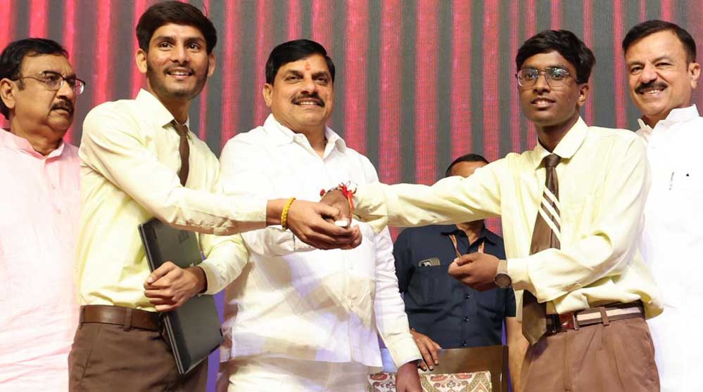 प्रतिभा को तकनीक से जोड़कर मेधावी विद्यार्थियों के सपनों को नई उड़ान दे रही राज्य सरकार : मुख्यमंत्री डॉ. यादव