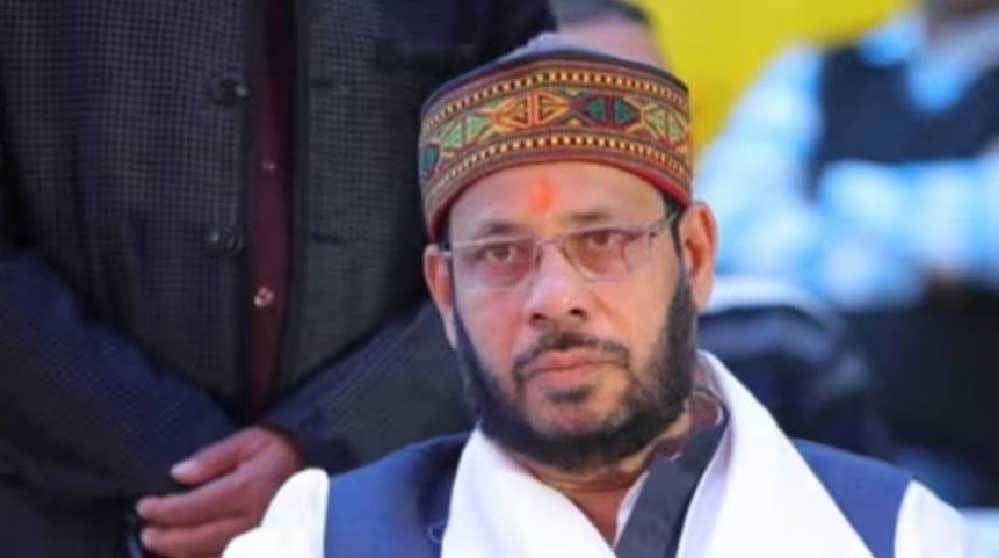 सपा कार्यालय के लगी होर्डिंग पर ब्राह्मणों को घुटनों के बल बैठा दिखाया, मनोज पांडेय बोले- ये बर्दाश्त नहीं