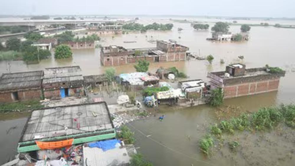 गंगा ने बढ़ाई पटना की मुसीबत, बिंद टोली से मनेर तक तबाही; हजारों परिवार बेघर