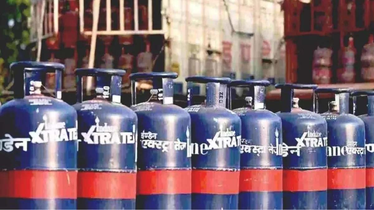 सितंबर के पहले दिन LPG को झटका, कमर्शियल सिलिंडर की कीमत 9.50 रुपये बढ़ी