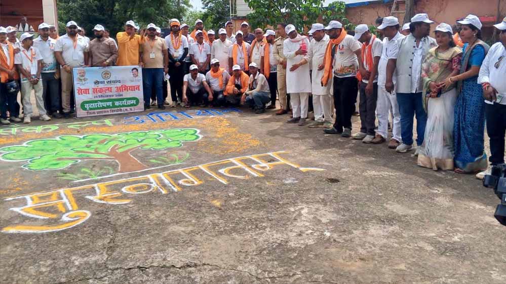 शाहपुरा में भाजपा कार्यकर्ताओं ने किया पौधारोपण, बाइकर्स ने भी लिया हिस्सा