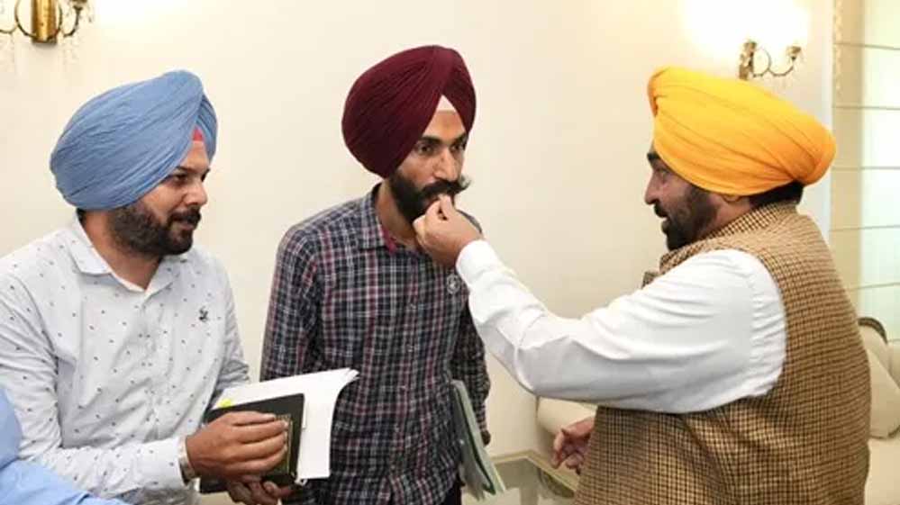 CM मान से मुलाकात के बाद पटवारियों ने वापस ली हड़ताल, भर्ती पर बड़ा फैसला