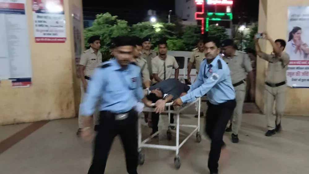 जहरीली शराब कांड में बड़ी कार्रवाई, 30 हजार का इनामी आरोपी एनकाउंटर के बाद पकड़ा
