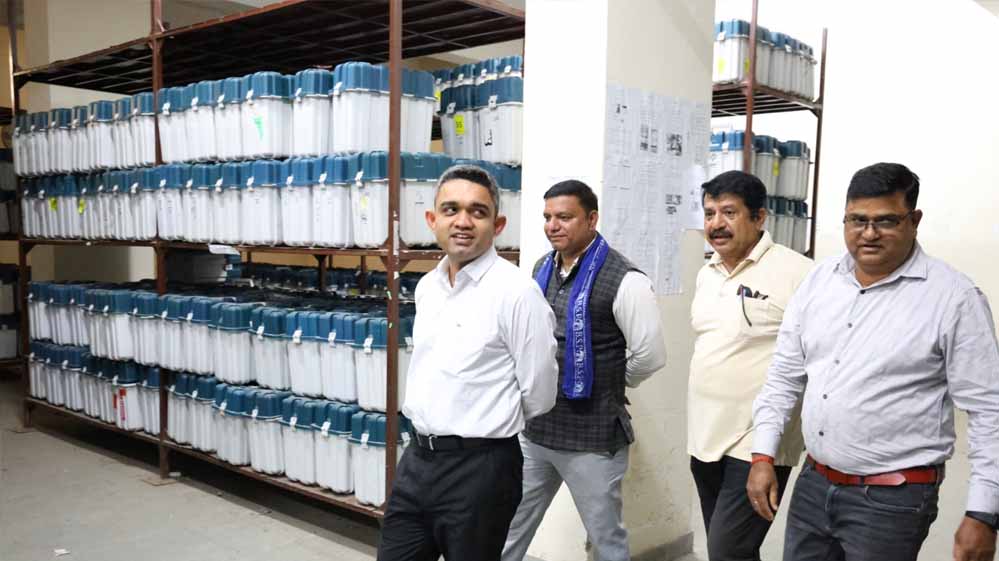 कलेक्टर मिश्रा ने किया EVM गोदाम का निरीक्षण, सुरक्षा व्यवस्था का लिया जायजा