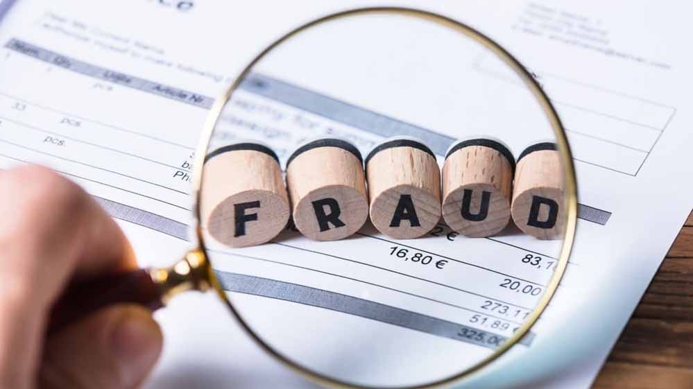 सरकारी जमीन परिवार के नाम करने का आरोप, खंडवा पटवारी निलंबित