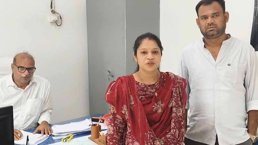 अपने नाम जमीन की रजिस्ट्री पर महिला किसान चंद्रकांता को 9,510 रुपये की राहत