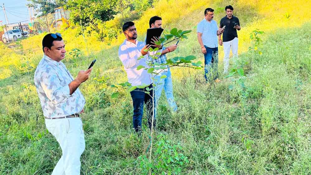 महिलाओं ने संवारा हरित अभियान, 2170 पौधों की होगी जियो-ट्रैकिंग