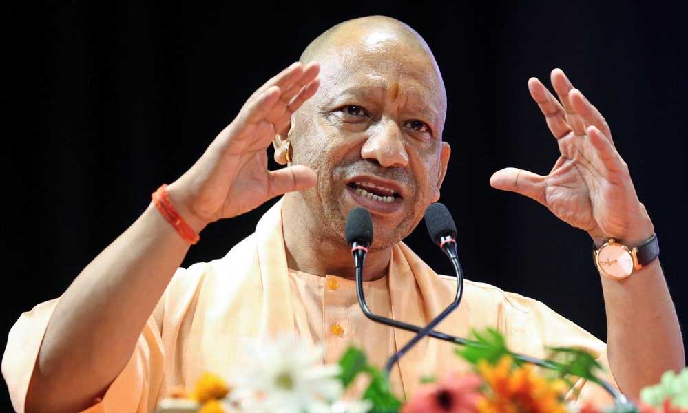 सीएम ने आउटसोर्स कर्मियों को वितरित किए बढ़ाए गए पारिश्रमिक के चेक, पांच तारीख तक सीधे अकाउंट में जाएगा पारिश्रमिक