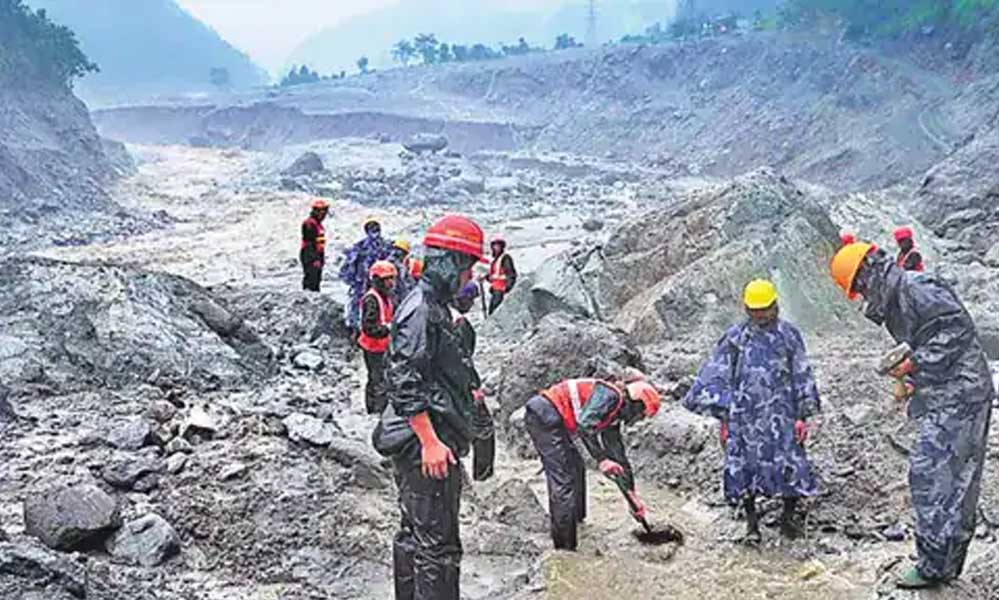 नेपाल बाढ़-भूस्खलन का कहर जारी, 8 दिन बाद भी मलबे से मिल रहे लोग; 1127 की मौत