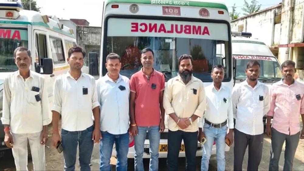 108 एंबुलेंस कर्मचारियों ने काला बिल्ला लगाकर जताया विरोध, 28 सितंबर से अनिश्चितकालीन हड़ताल
