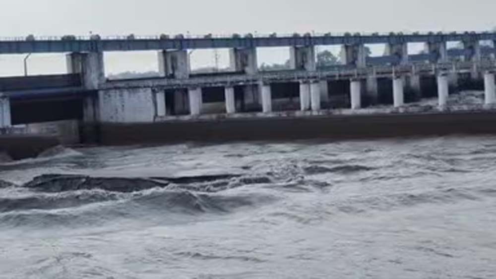 गंडक-राप्ती समेत कई नदियां उफान पर, यूपी के जिलों में बढ़ा बाढ़ का खतरा