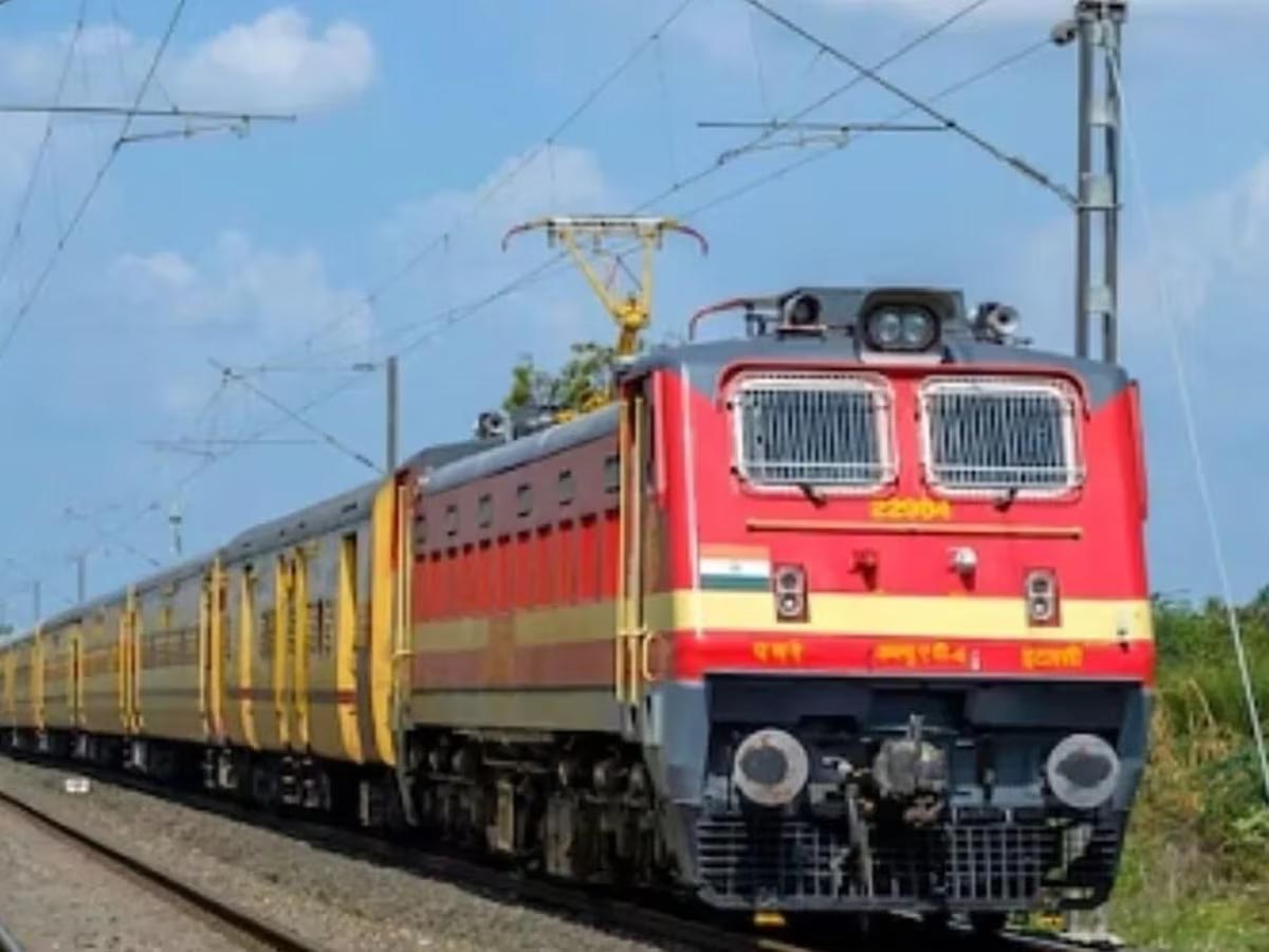 दिवाली-छठ पर ट्रेनों में बढ़ेगी सीटों की संख्या, कई रूटों पर चलेंगी स्पेशल ट्रेनें