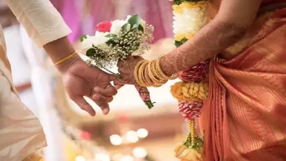 प्रेम विवाह करने पर सामाजिक बहिष्कार! हिसार के गांव में पंचायत के फैसले से विवाद