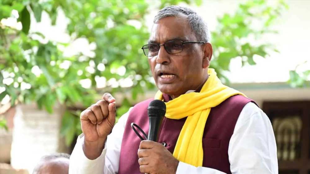 ‘पिता-चच्चू ने साइकिल चलाई, बेटवा तिलचट्टों के भरोसे सरकार बनाएगा’… अखिलेश पर राजभर का वार