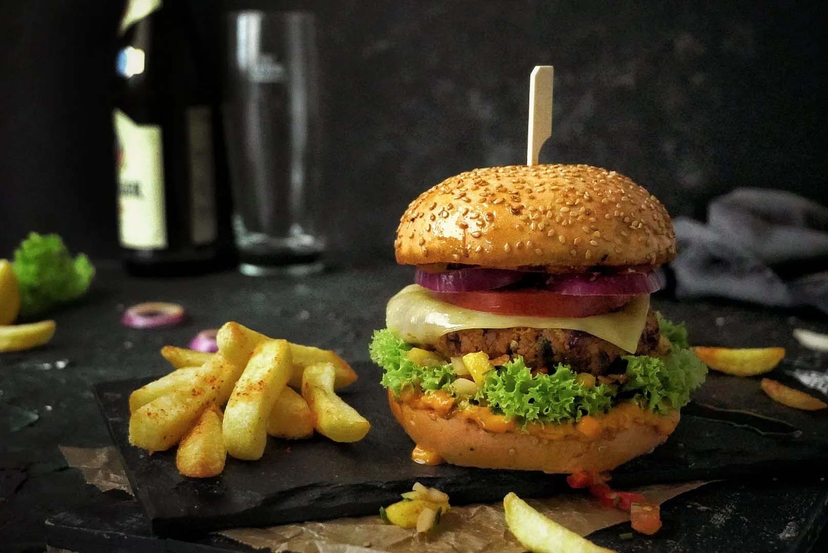 बिना प्याज-लहसुन बनाएं चीजी राजमा बर्गर, स्वाद के साथ मिलेगा भरपूर प्रोटीन