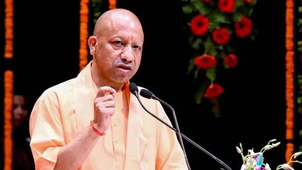 अपने सरकारी आवास पर आयोजित एक पत्रकार वार्ता में मुख्यमंत्री योगी ने कांग्रेस, सपा, राजद समेत विपक्षी दलों पर साधा निशाना