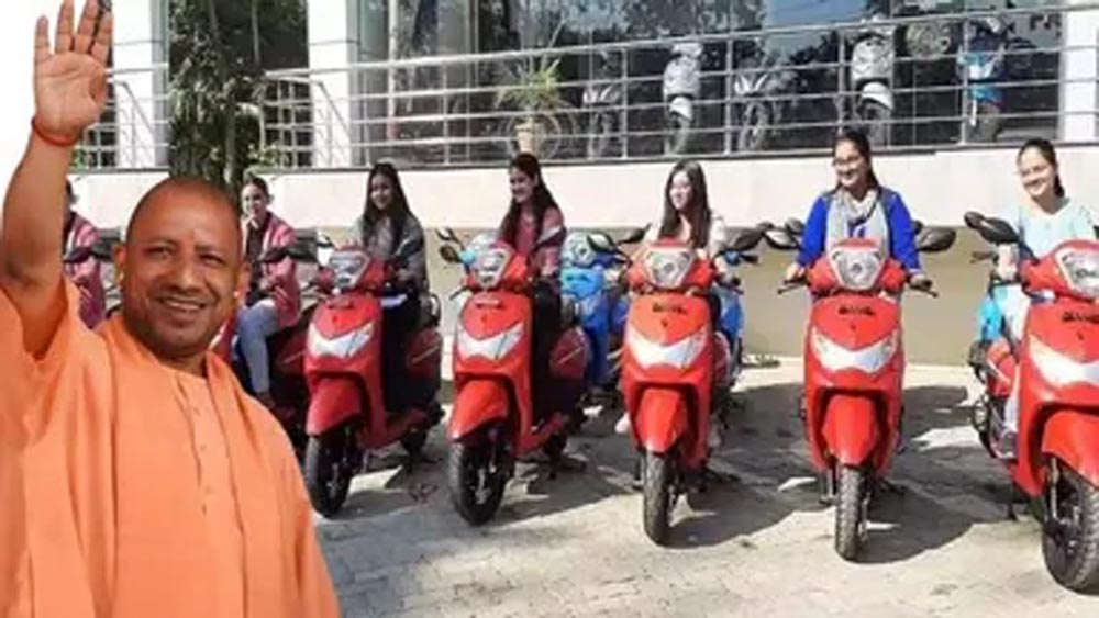 मेधावी छात्राओं के लिए योगी सरकार का बड़ा तोहफा, 40 हजार स्कूटी देने की तैयारी