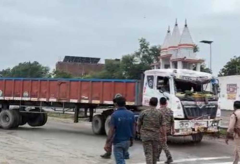 मुरैना में जन्मोत्सव की खुशियां मातम में बदलीं, तेज रफ्तार ट्रक ने 3 महिलाओं की जान ली