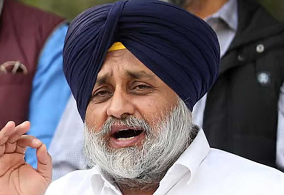 अकाली दल के सामने सियासी संकट, जनाधार खिसका और BJP से गठबंधन की राह भी मुश्किल