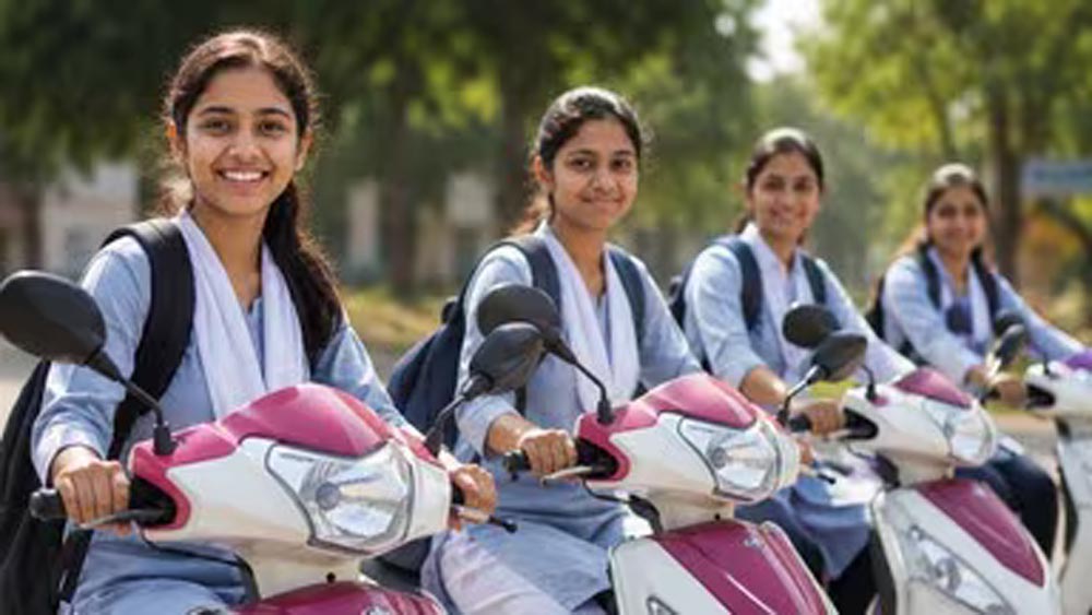 रानी लक्ष्मीबाई स्कूटी योजना: यूपी की 40 हजार छात्राओं को फ्री स्कूटी, टेंडर जारी
