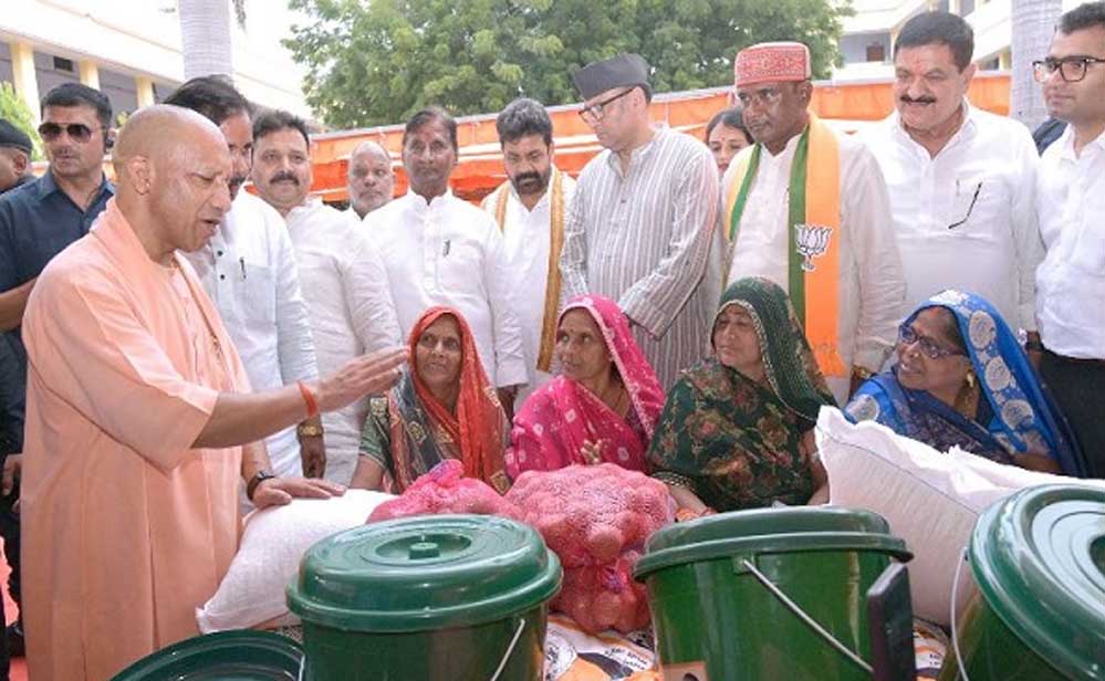 बाढ़ पीड़ितों को CM योगी का भरोसा- आपदा की घड़ी में अकेले नहीं, डबल इंजन सरकार आपके साथ