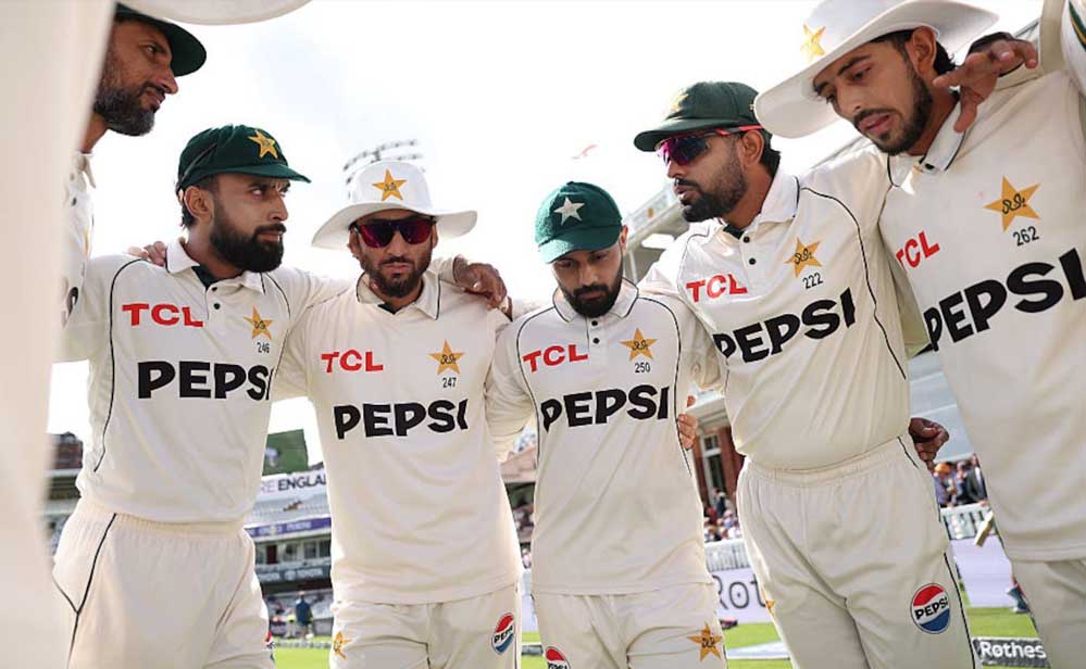 इंग्लैंड दौरे पर पाकिस्तान टीम की बढ़ी मुश्किलें, PCB ने जब्त किए खिलाड़ियों के मोबाइल