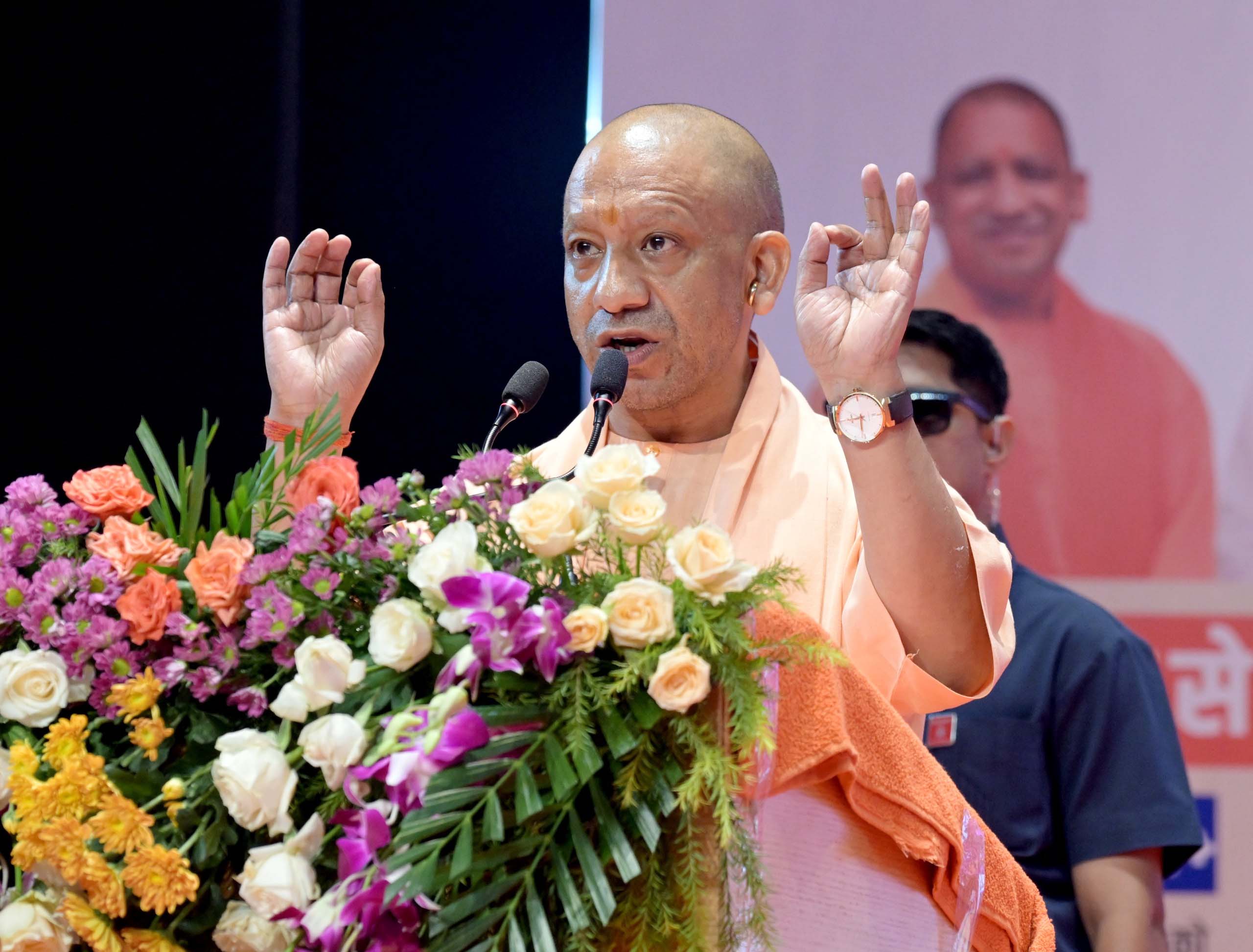 निष्पक्ष और पारदर्शी भर्ती प्रक्रिया पर जोर, मुख्यमंत्री योगी आदित्यनाथ ने नवचयनित युवाओं को सौंपे नियुक्ति पत्र