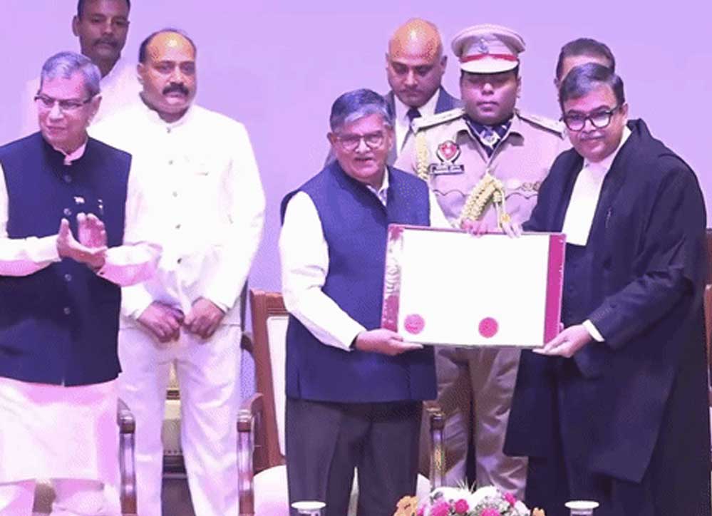 पंजाब-हरियाणा हाईकोर्ट को मिला नया चीफ जस्टिस, विरोध के बावजूद जस्टिस अश्वनी कुमार मिश्रा ने ली शपथ